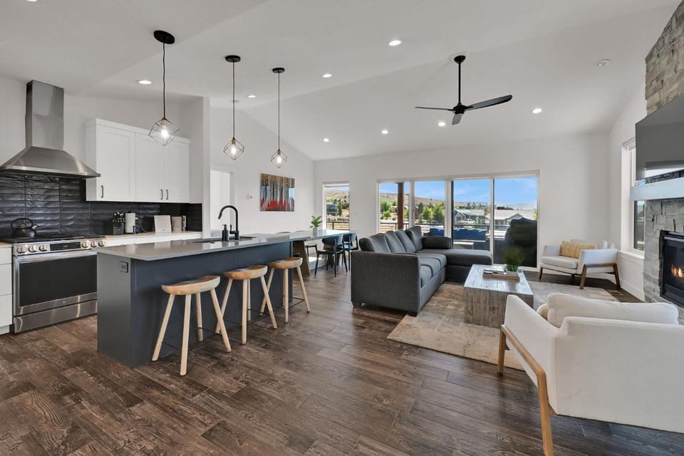 Family Home in Eden w Hot Tub and Gym House in Utah