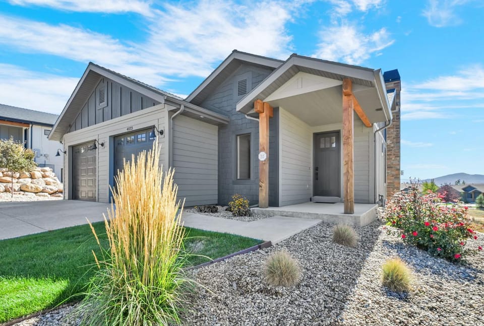 Family Home in Eden w Hot Tub and Gym House in Utah