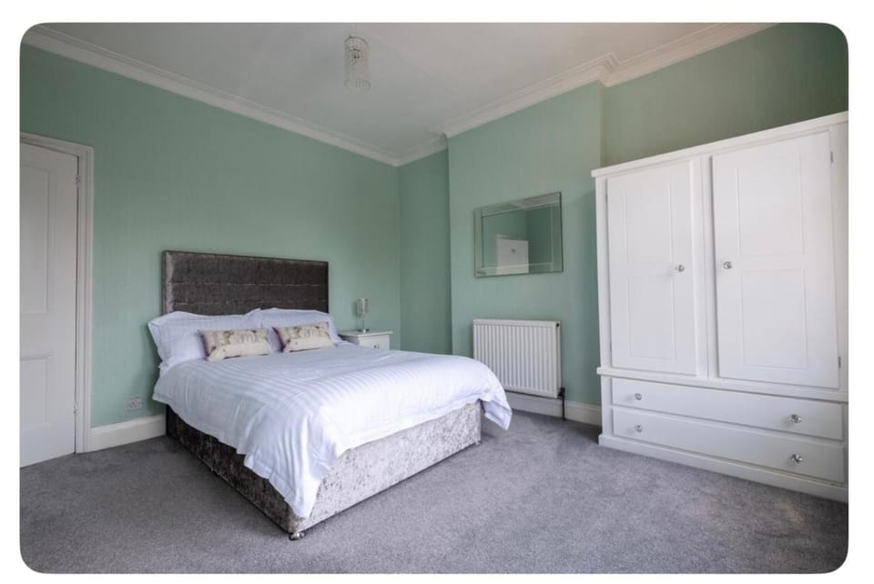 Beautiful Garden Flat in Bournemouth - First Floor Apartment in Bournemouth