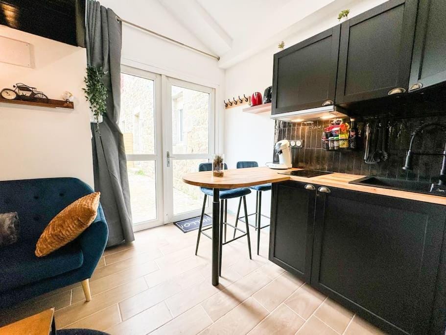 Suite romantique JACUZZI privatif chauffé à 37 GARE Apartment in Brittany
