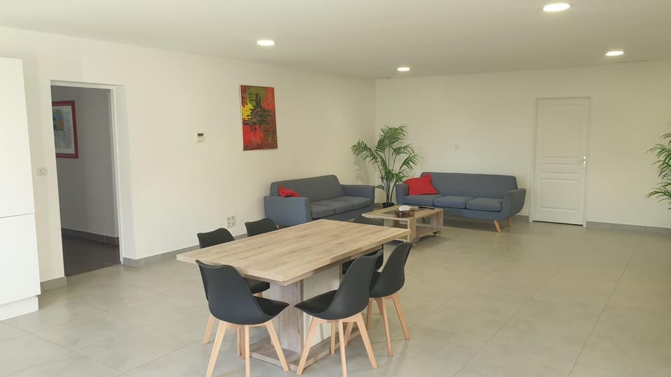 Living room, Dining area