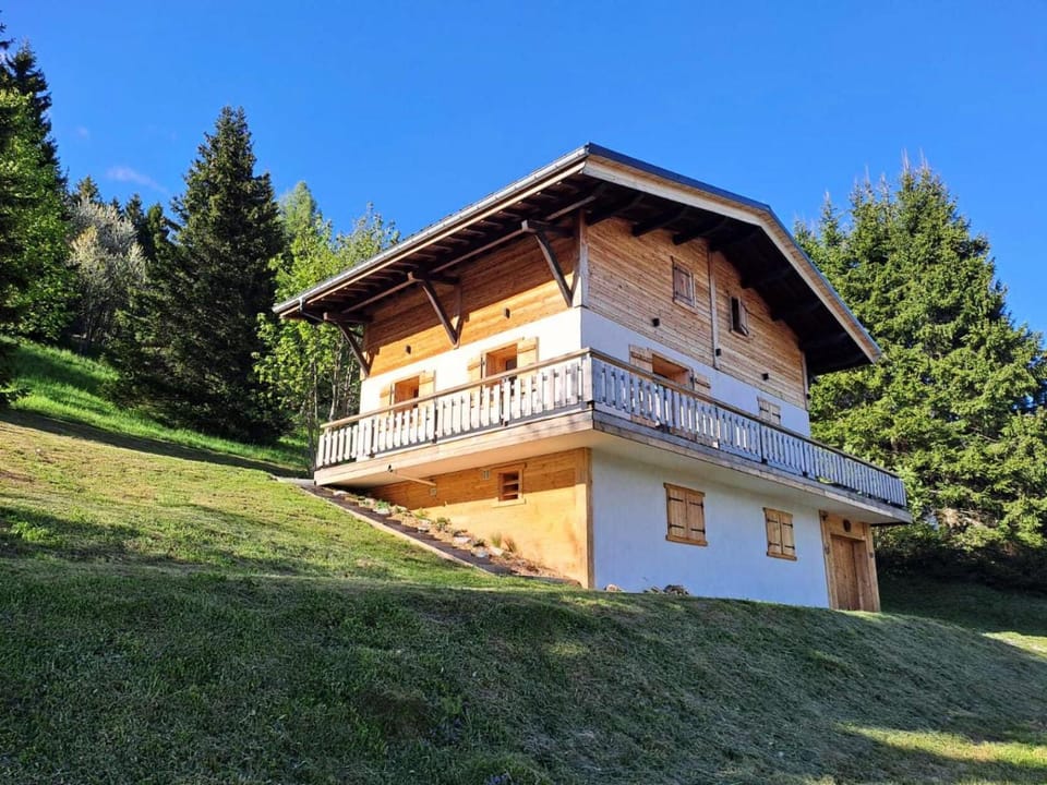 Chalet Leontine - Superbe chalet face aux montagnes proche des pistes MAE-3751 Chalet in Notre-Dame-de-Bellecombe