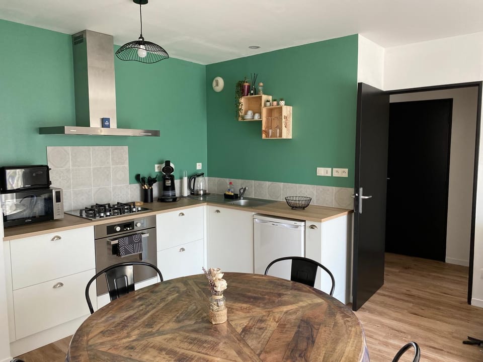Dining area, kitchen