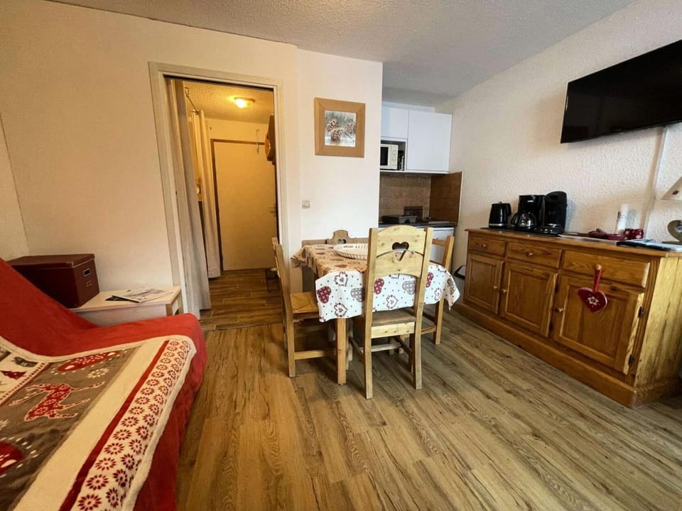Bed, kitchen