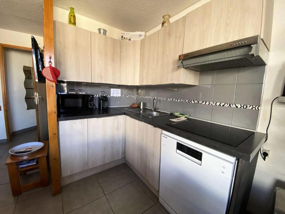 oven, kitchen