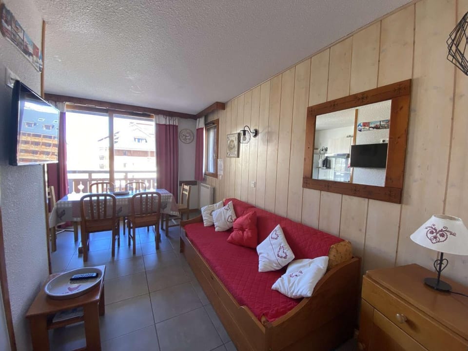 Bed, kitchen
