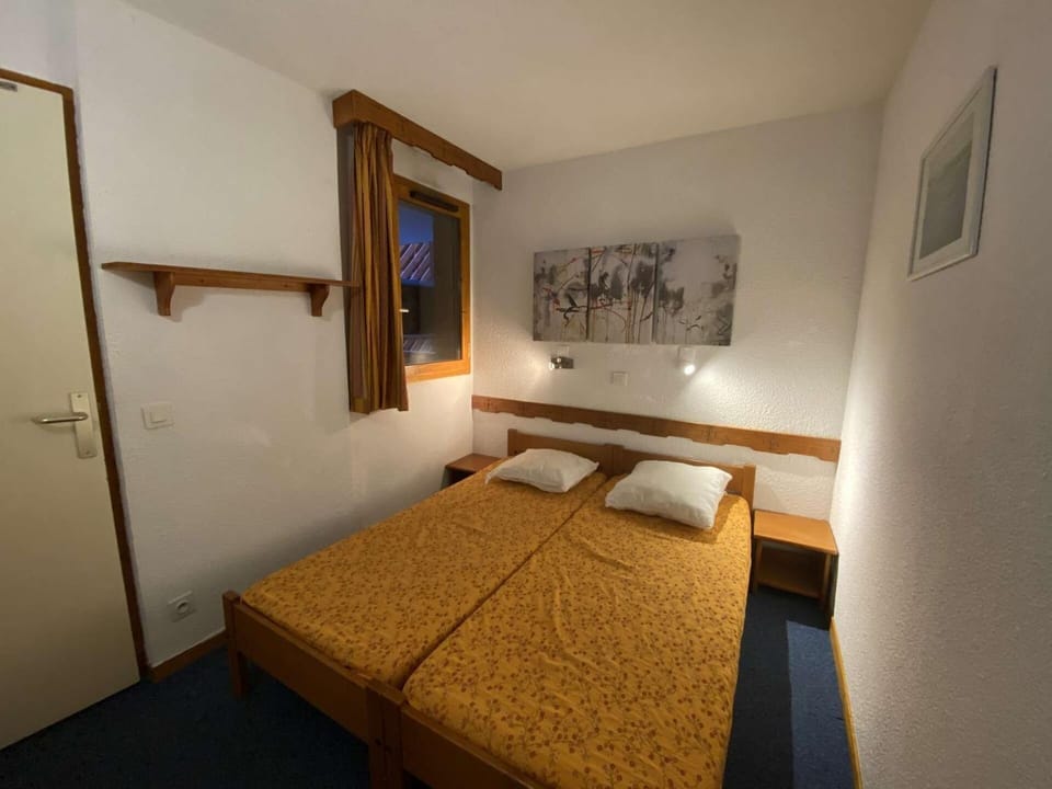 Bed, Bathroom, furniture