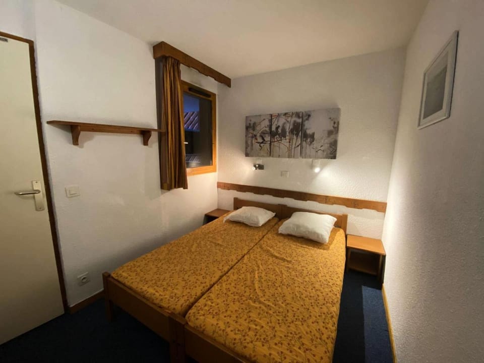 Bed, Bathroom, furniture