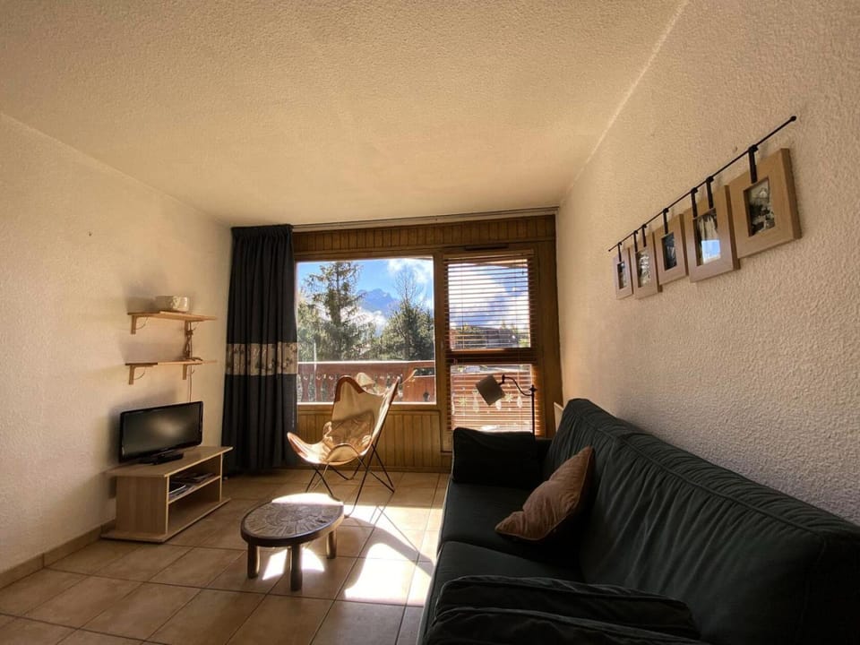 Bed, Living room, kitchen
