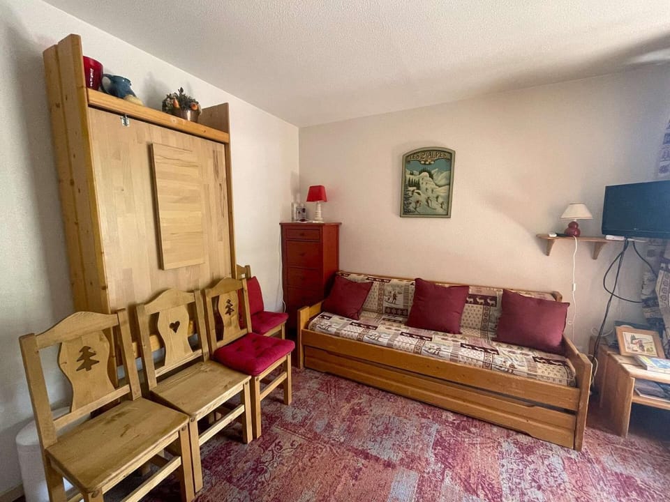 Bed, Living room, Bedroom, fireplace
