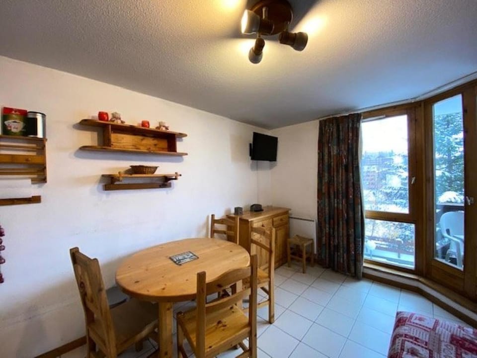 Bed, kitchen