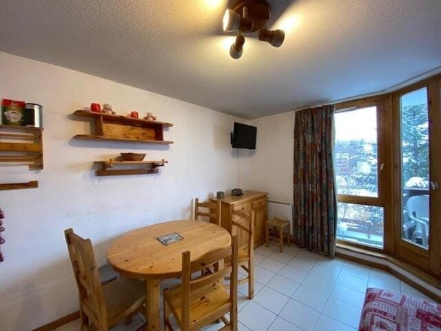 Bed, kitchen