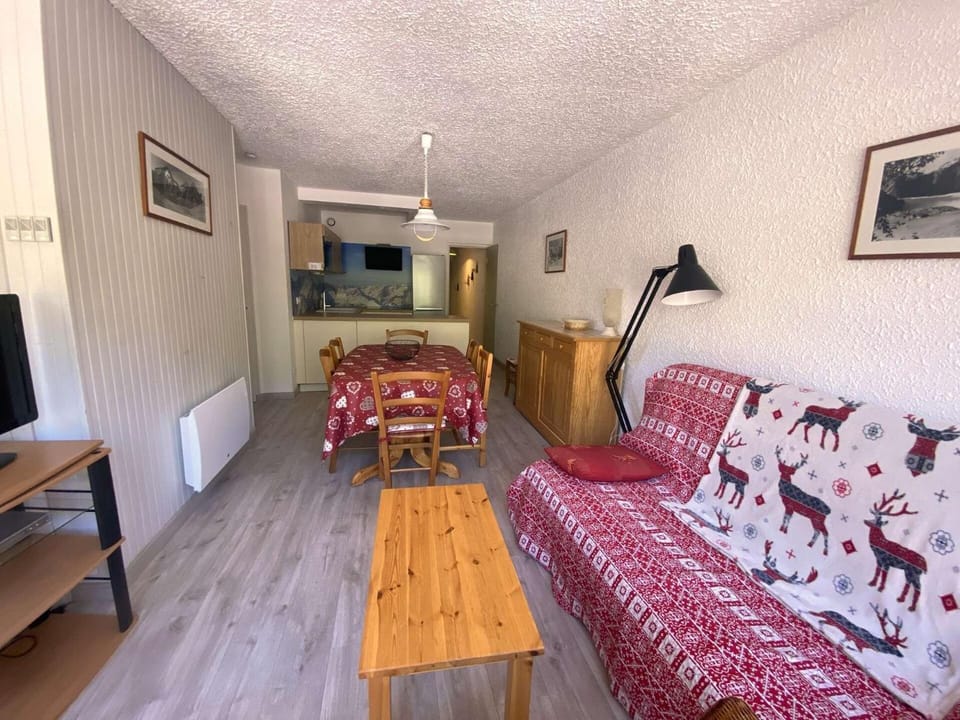 Bed, fireplace