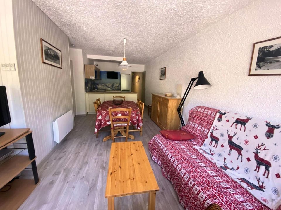 Bed, fireplace