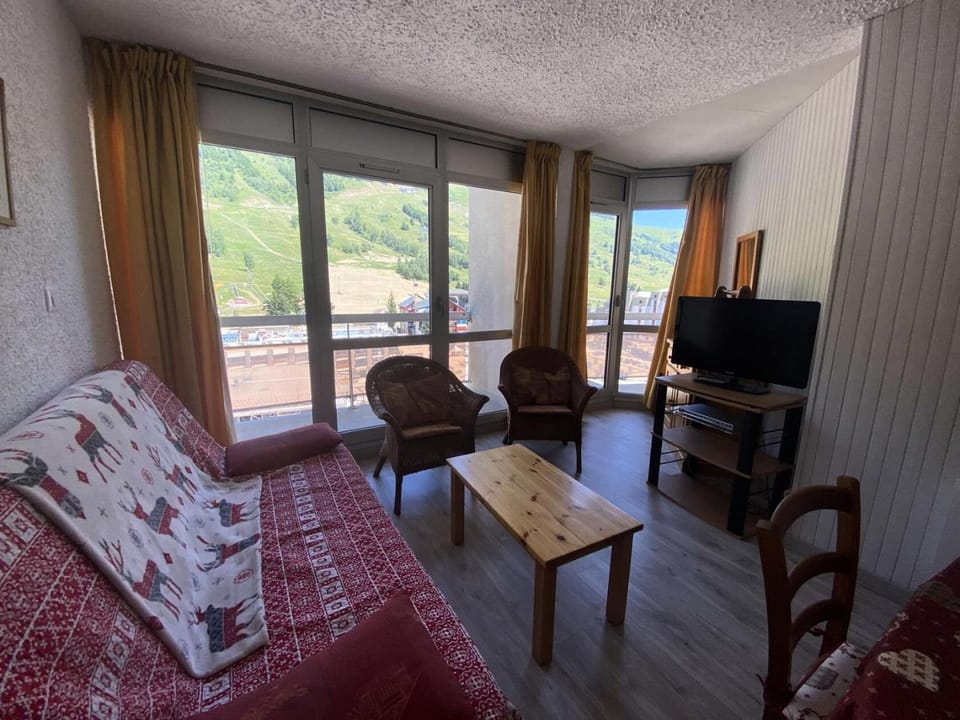 Bed, kitchen