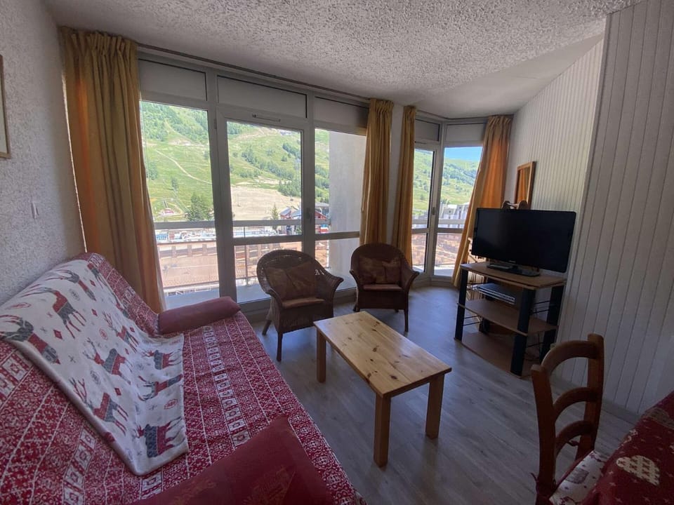 Bed, kitchen
