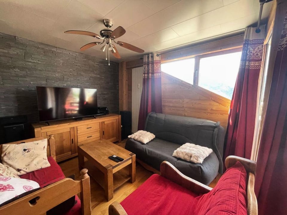 Bed, fireplace