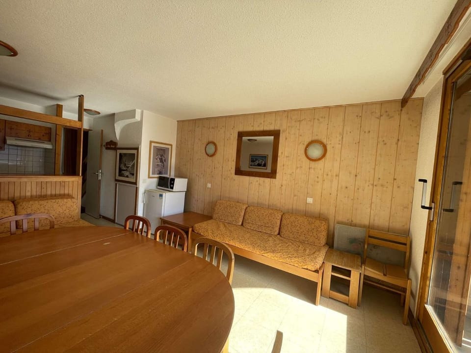 Bed, fireplace, kitchen