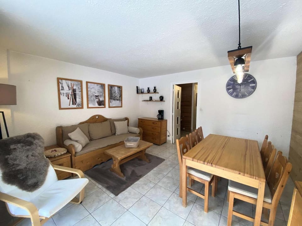 Bed, Living room, Bedroom, fireplace, kitchen