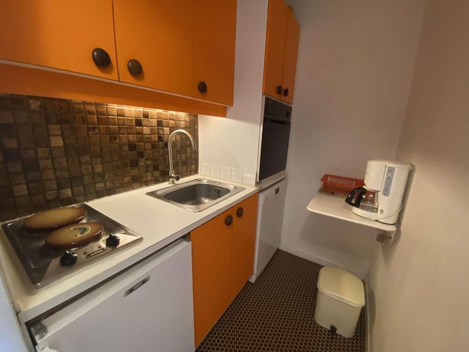 Bathroom, oven, kitchen