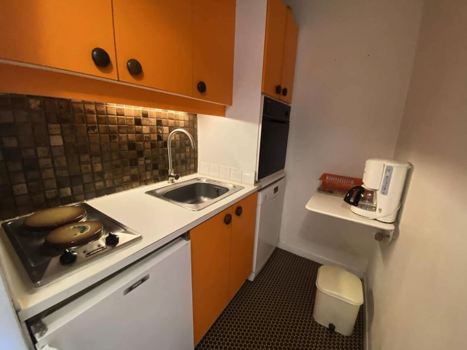 Bathroom, oven, kitchen