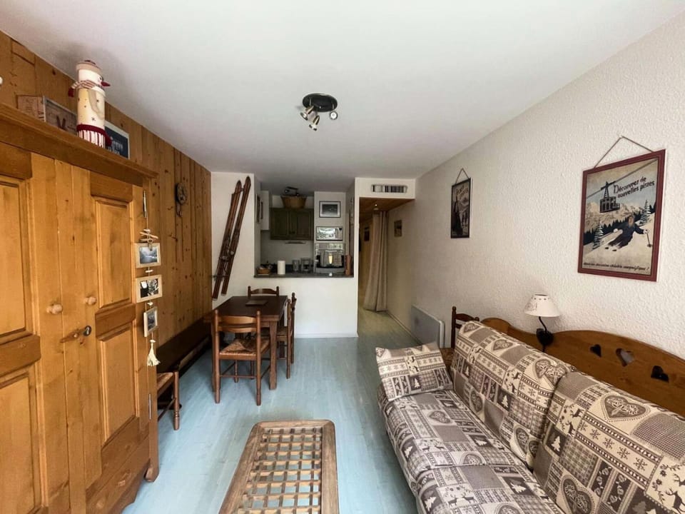 Bed, kitchen