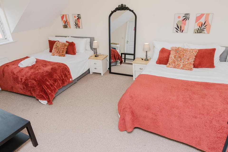 Photo of the whole room, Bedroom