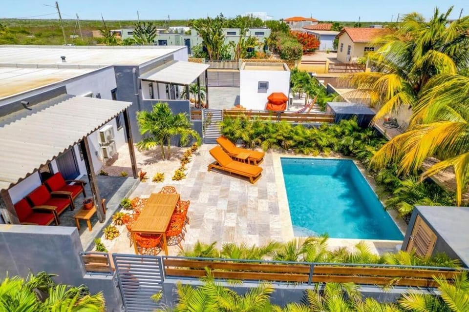 Property building, Patio, Garden, Garden view, Pool view, Swimming pool, sunbed