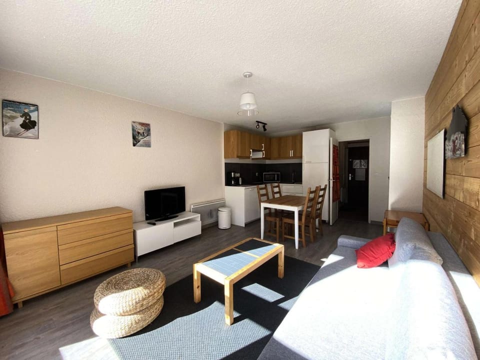 Bed, Living room, kitchen