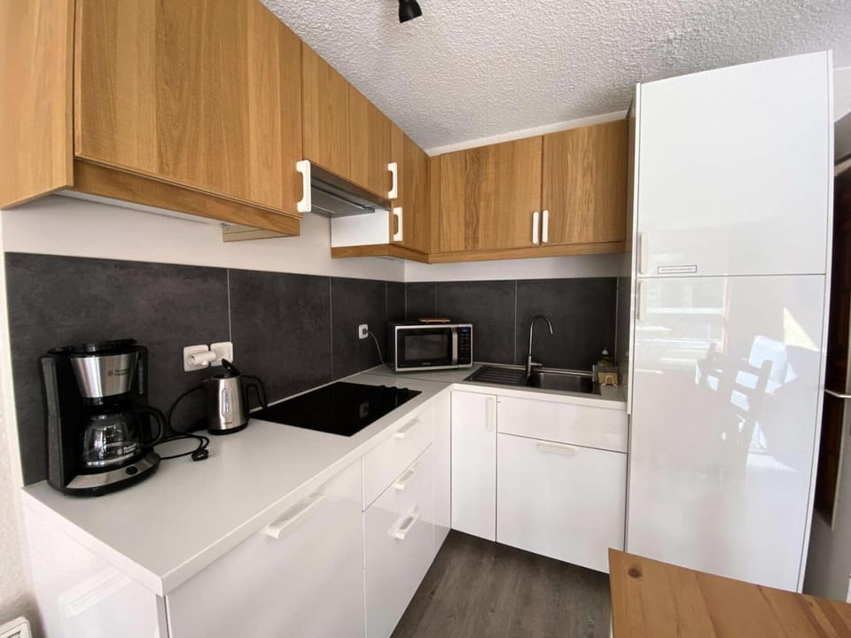 Bathroom, oven, kitchen