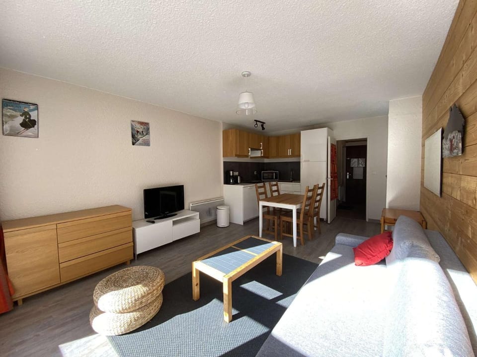 Bed, Living room, kitchen