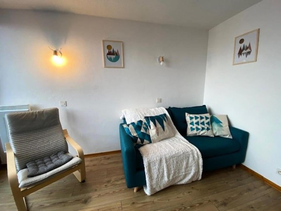Bed, Living room