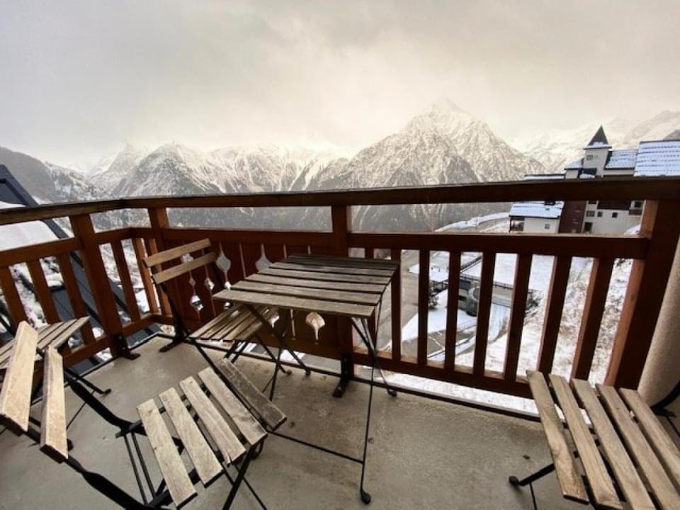 Mountain view, furniture