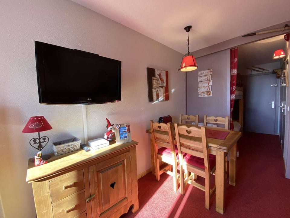 Bed, kitchen