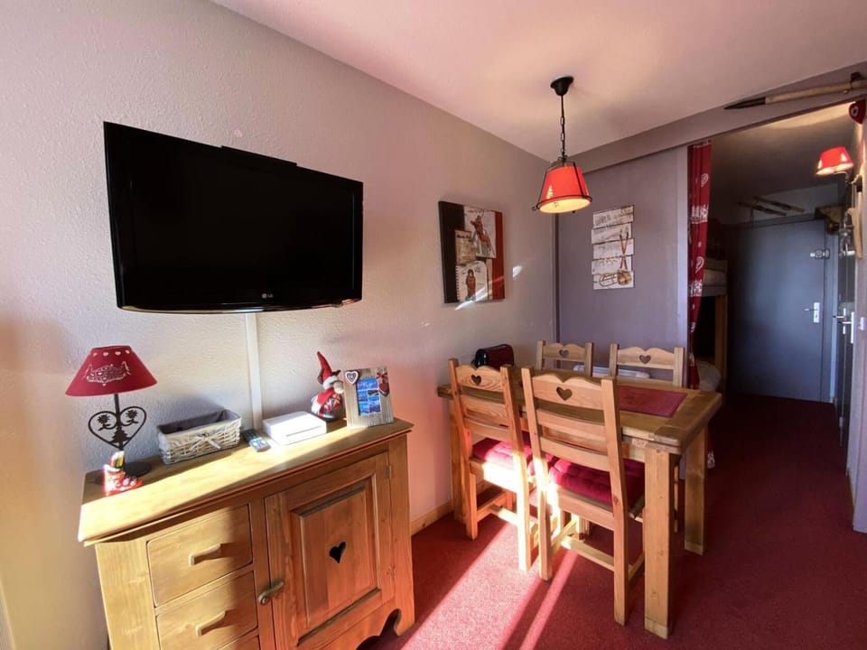 Bed, kitchen