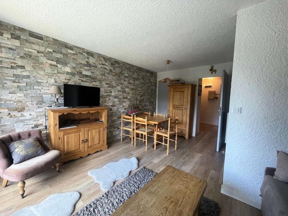 Bed, fireplace