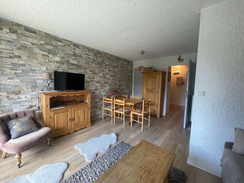 Bed, fireplace