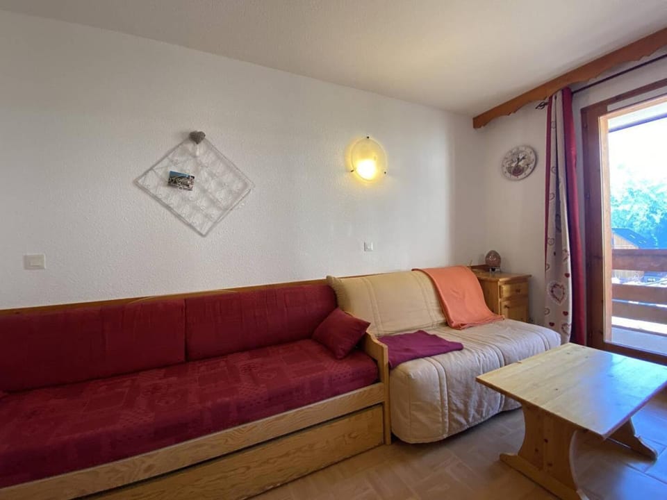 Bed, Living room