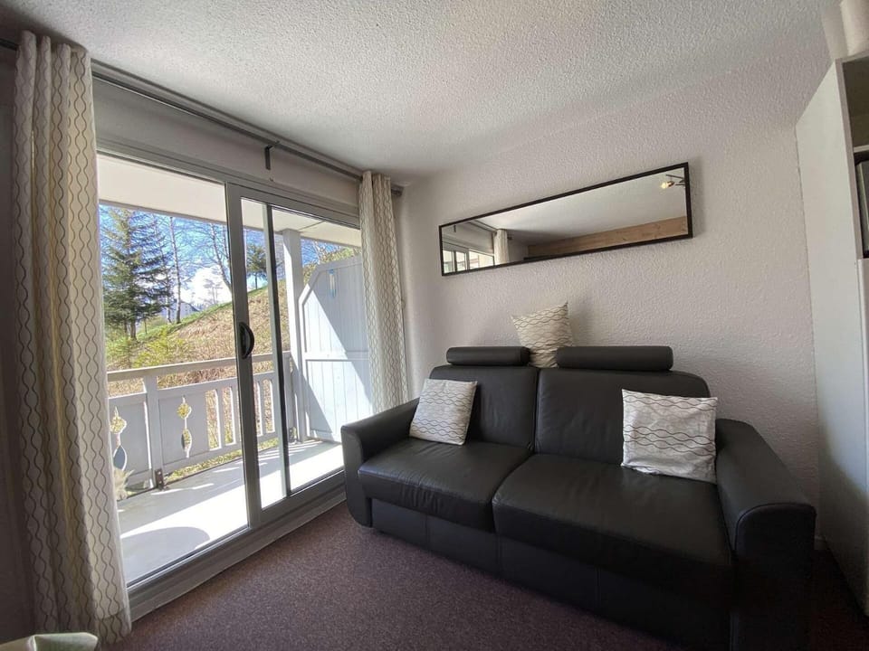 Bed, Living room