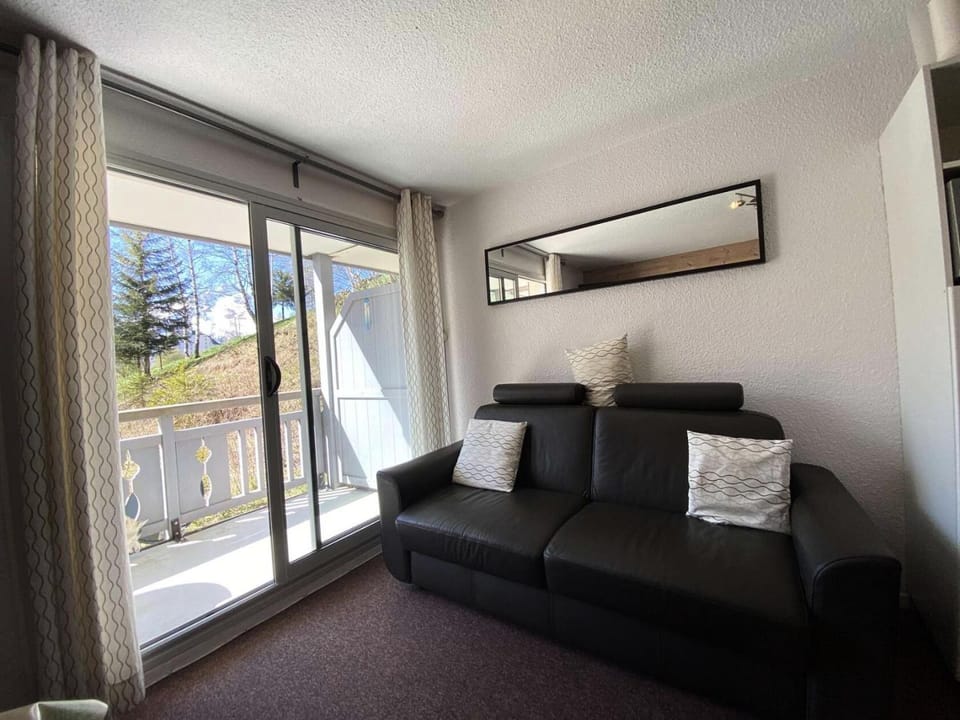 Bed, Living room