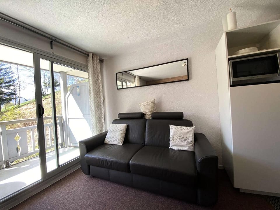 Bed, Living room