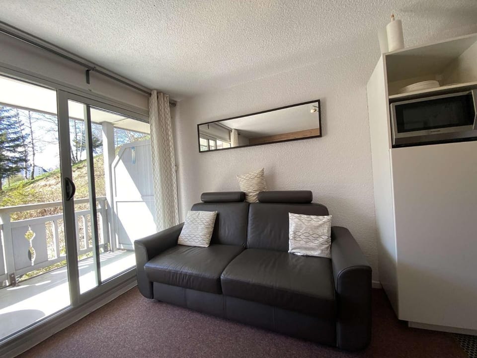 Bed, Living room