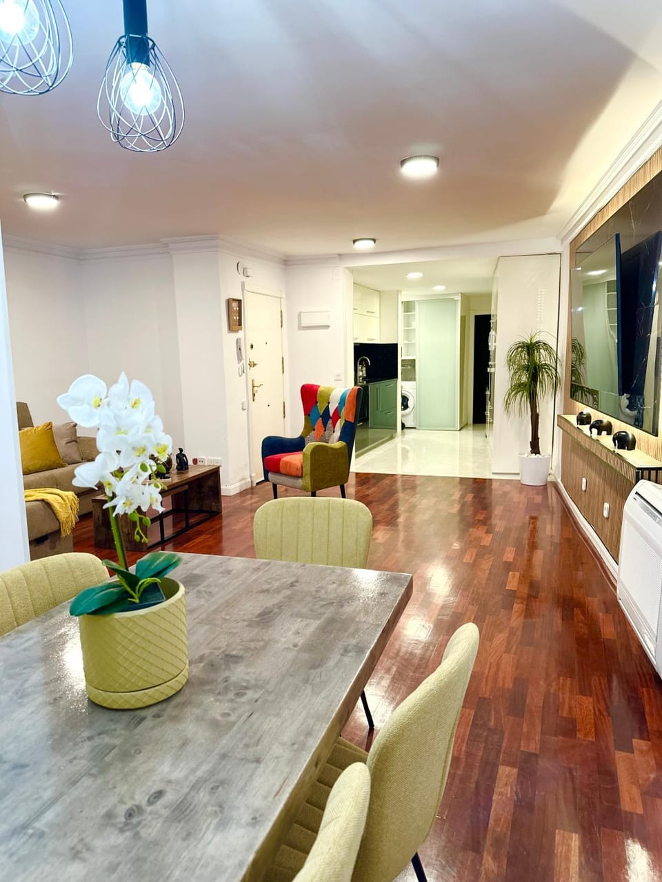 TV and multimedia, Living room, Dining area