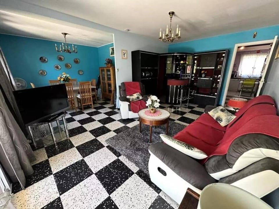 Bed, kitchen