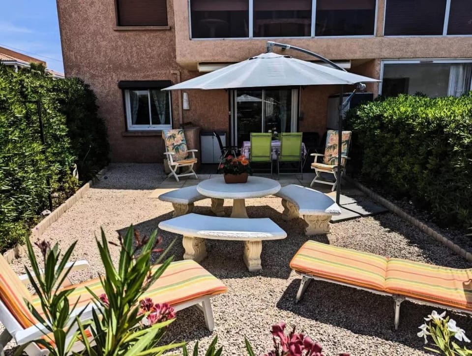Patio, kitchen