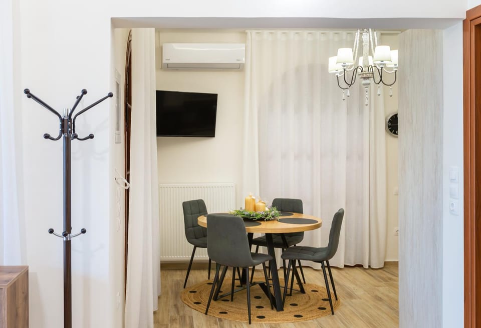 TV and multimedia, Dining area, air conditioner