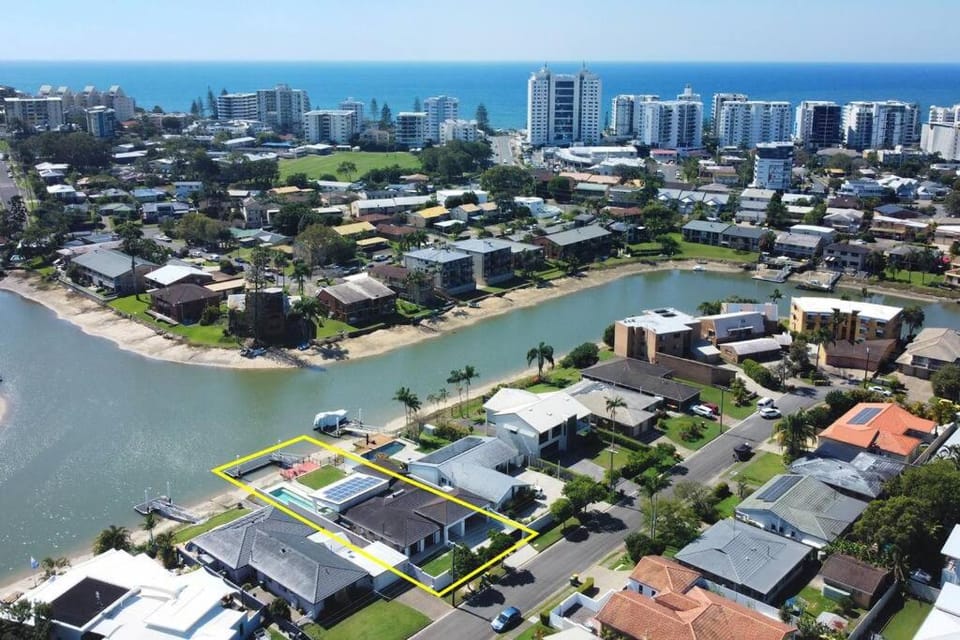 Mooloolaba Waterfront Luxury House in Sunshine Coast