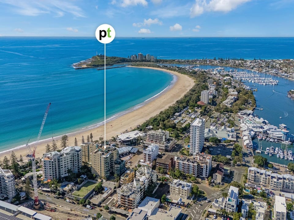 Property building, Nearby landmark, Neighbourhood, Bird's eye view, Beach, City view, Sea view, Location