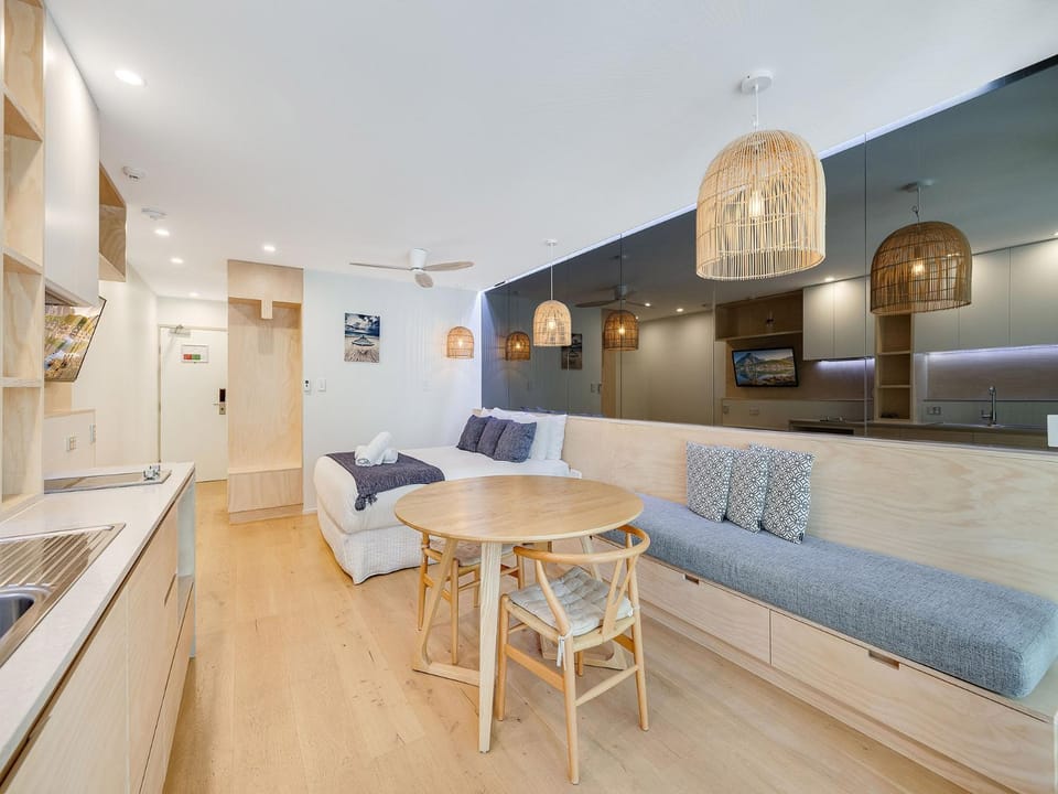 TV and multimedia, Kitchen or kitchenette, Dining area