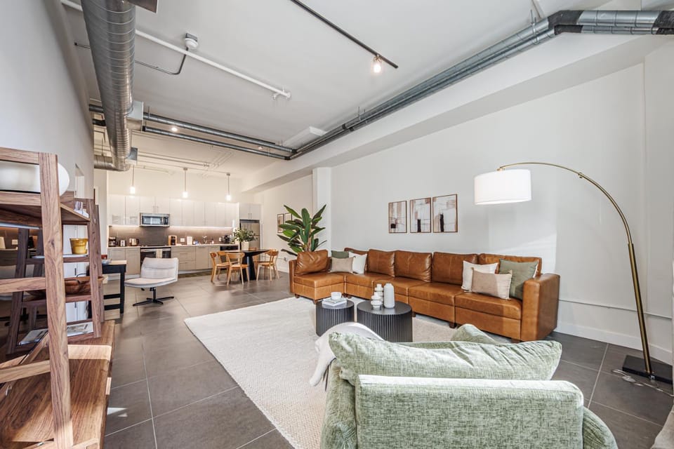 Downtown Escape - 2BR w Skyline Views & Hot Tub Apartment in Los Angeles